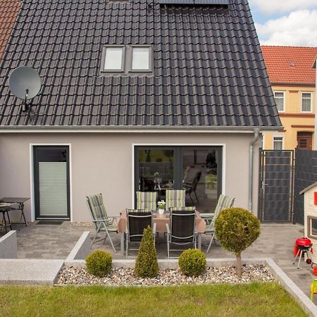 Familienfreundliches Ferienhaus In Kroepelin Exterior foto